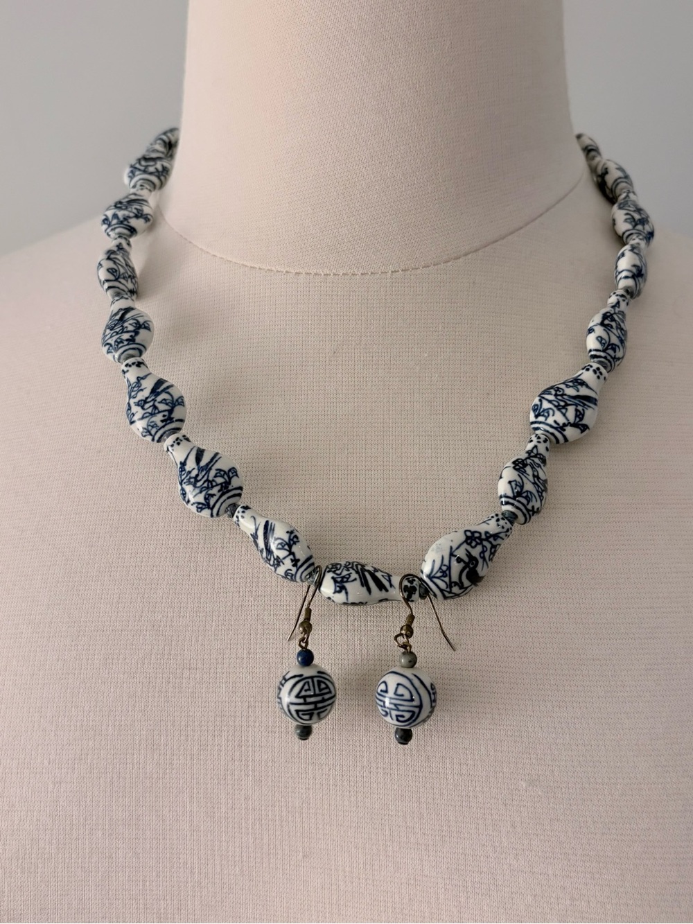 Set of Chinese blue and white ceramic jewelry: necklace and earrings